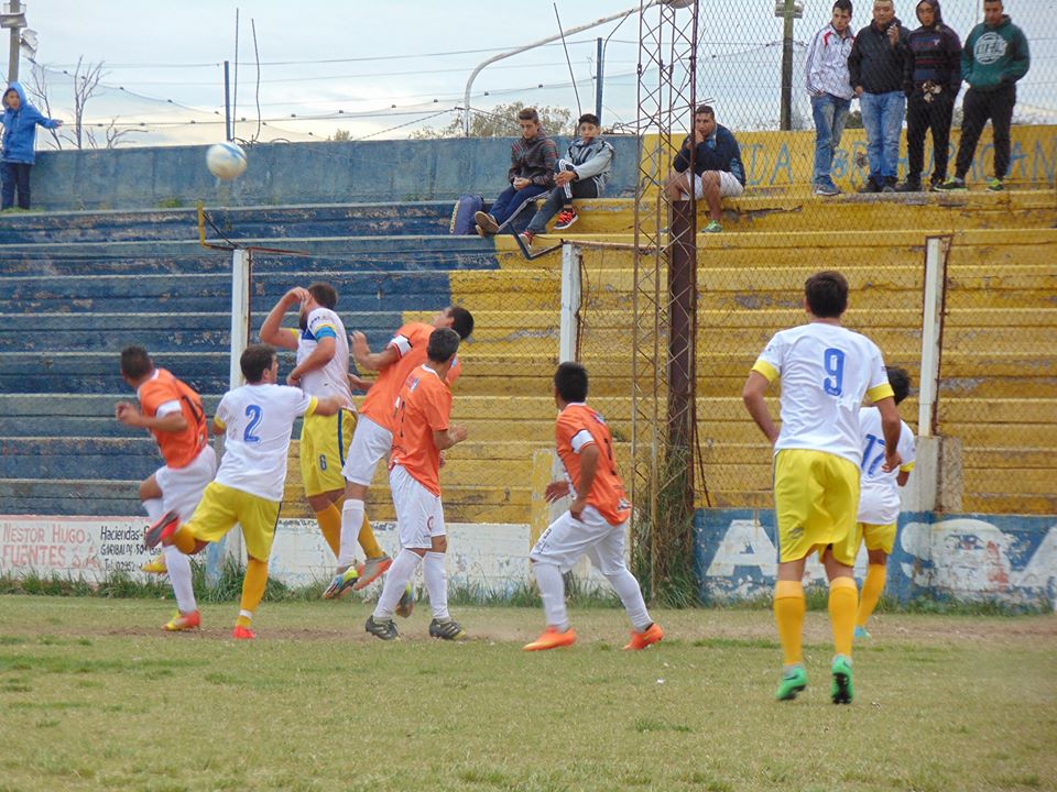 Un triunfo y dos empates