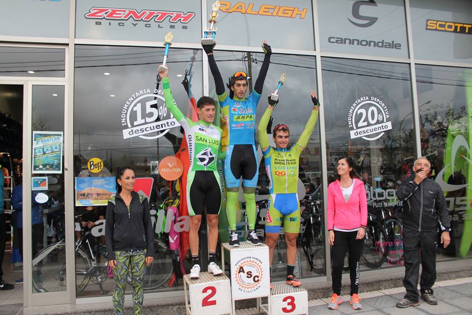 Maximiliano Navarrete ganó en el inicio de la Vuelta Ciclística de San Rafael