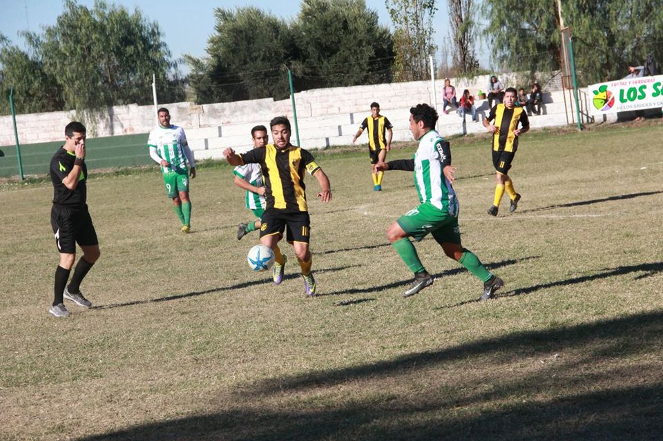 Rincón del Atuel goleó y es puntero