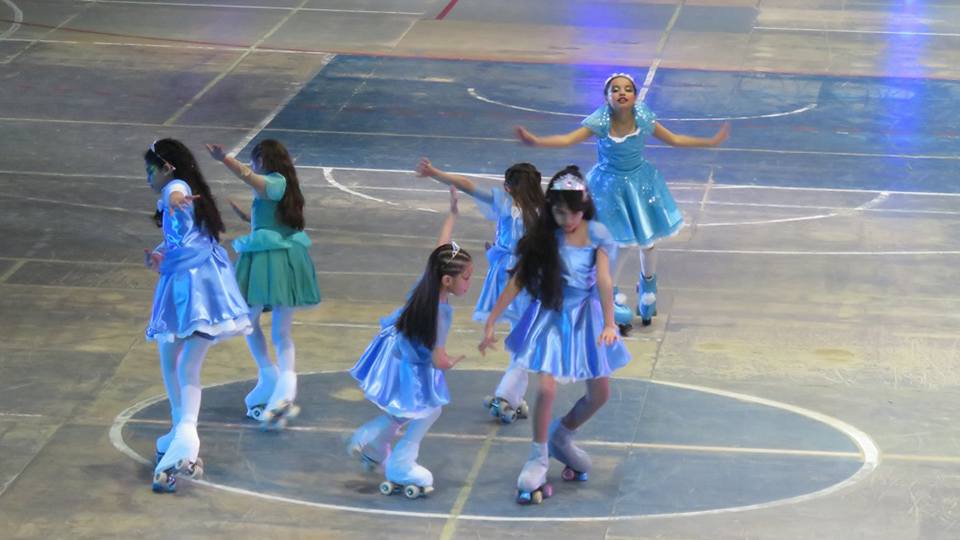 La “magia de los patines” se presentó en el polideportivo
