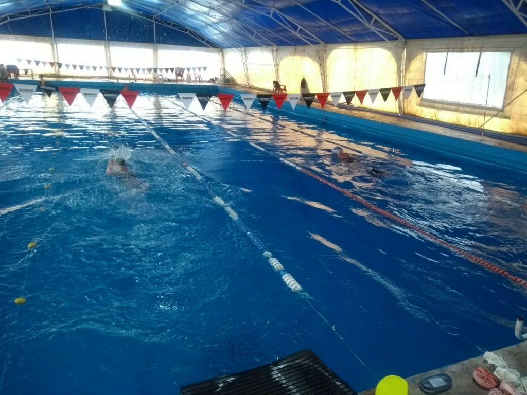 Se desarrollaron “24 horas de natación” en el Tenis Club