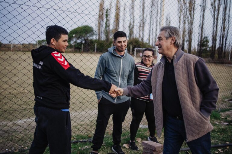 Se entregó material a clubes de distrito