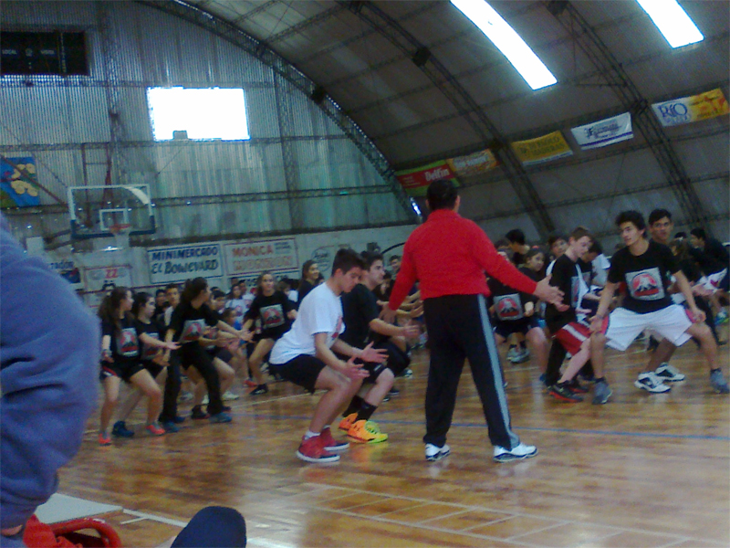 Guillermo Vicchio brindó un campus de básquet en Alvear