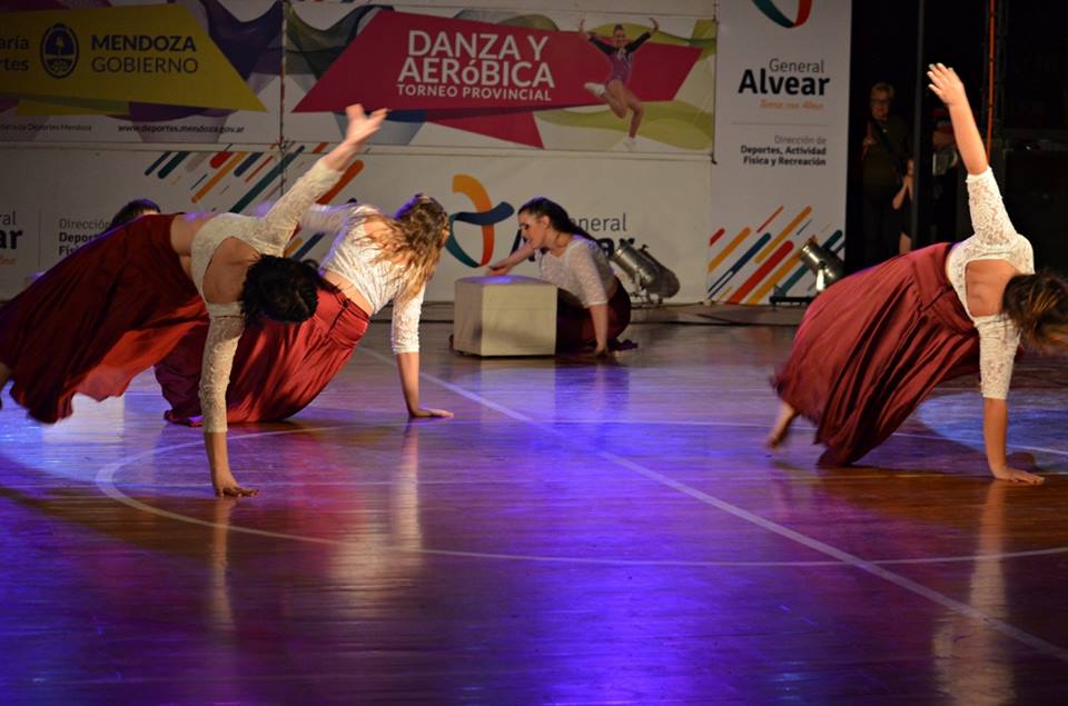 Academia de danza local se destacó en Alvear
