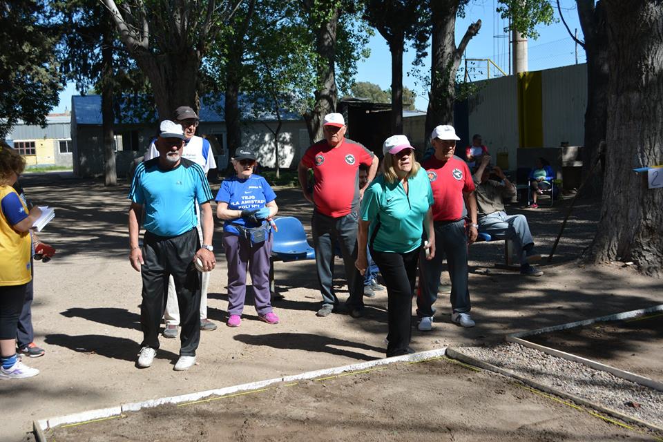 Inauguraron canchas de tejo en Huracán