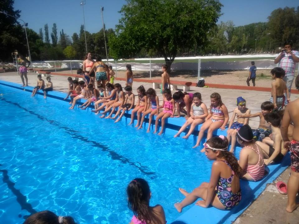 Con más de 450 chicos arrancó la colonia de verano del Poli N° 1