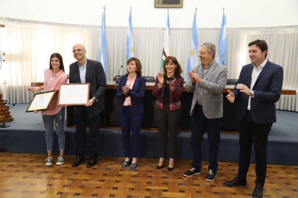 Valentina Sánchez fue destacada por sus logros en el atletismo