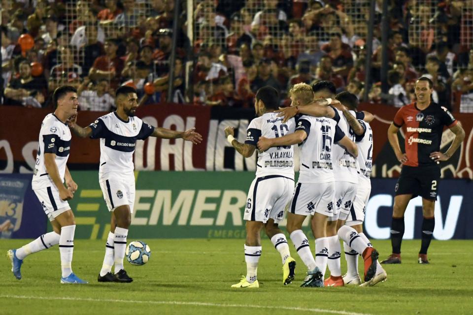 De la mano de Maradona, Gimnasia La Plata goleó a Newell’s
