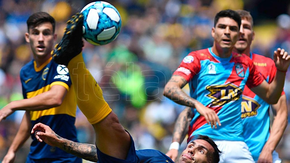 Un efectivo Boca, con Tevez como figura, se suma a la punta tras golear a Arsenal