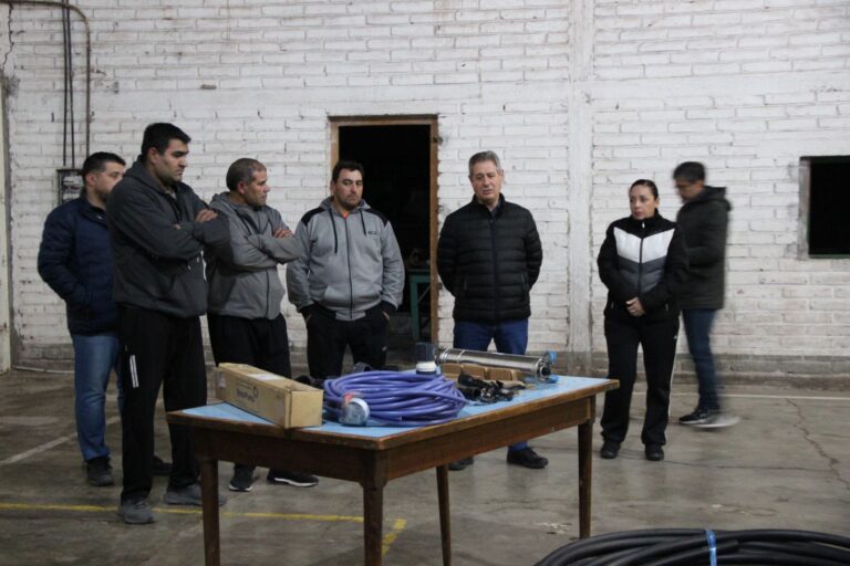 Se le entregó una bomba de riego al Club Atuel Norte